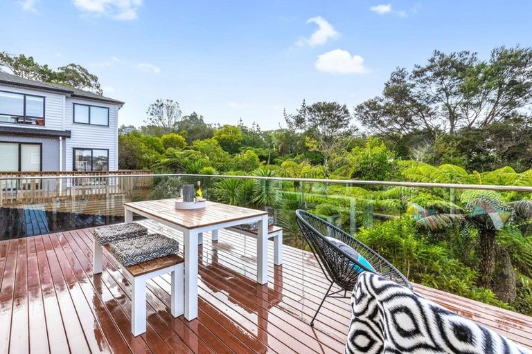 Photo of property in 16 Para Close, Fairview Heights, Auckland, 0632