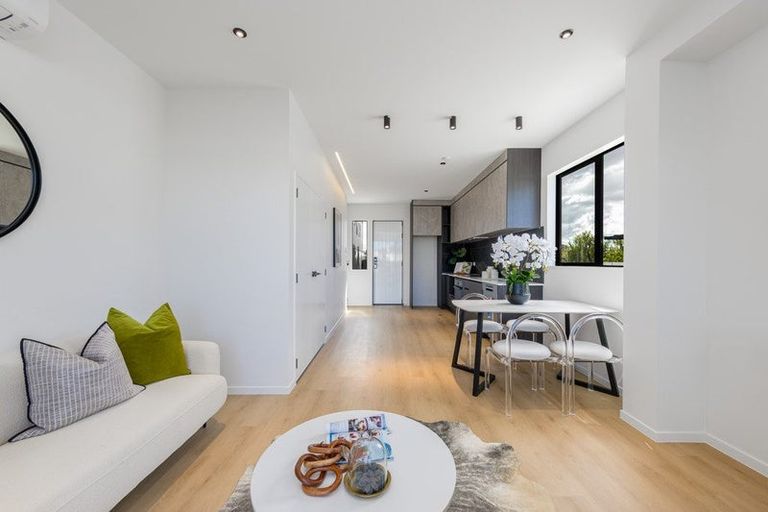 Photo of property in 13 Edgerton Road, Te Atatu Peninsula, Auckland, 0610