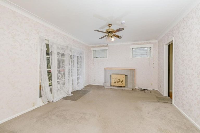 Photo of property in 9 Maunder Place, New Lynn, Auckland, 0600