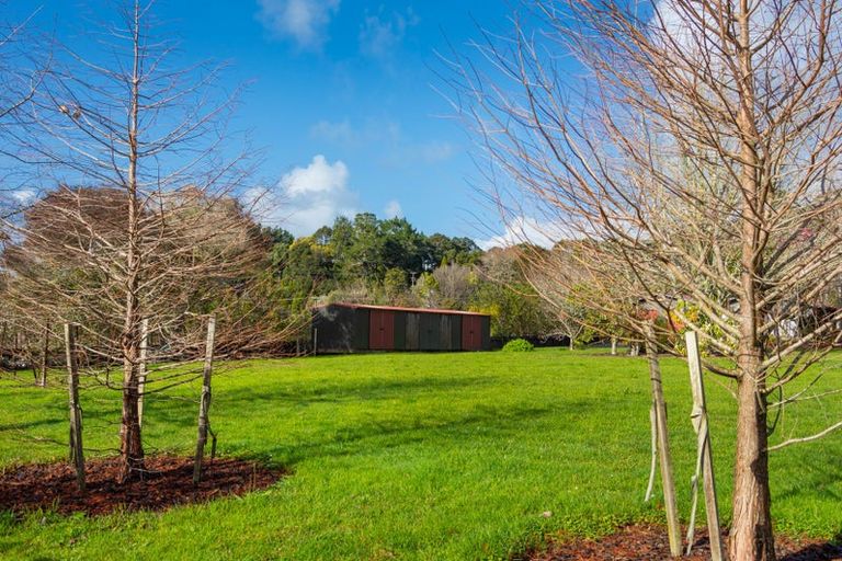 Photo of property in 19-21 Mountain Road, Henderson Valley, Auckland, 0612