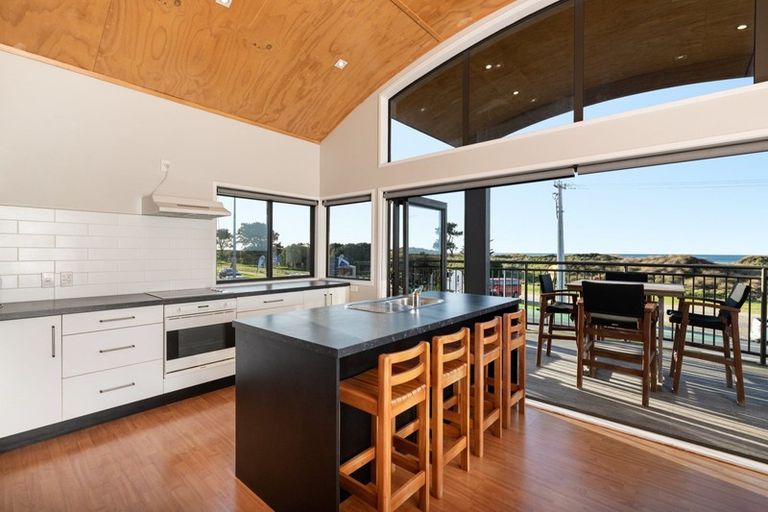 Photo of property in 908a Papamoa Beach Road, Papamoa Beach, Papamoa, 3118