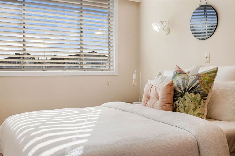 Photo of property in 2/61 Royal View Road, Te Atatu South, Auckland, 0610