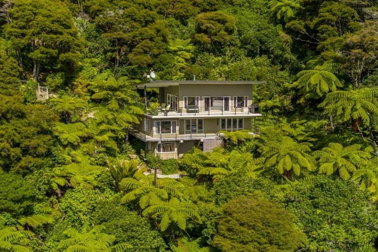 Photo of property in 1703 Kenepuru Road, Te Mahia, Picton, 7282