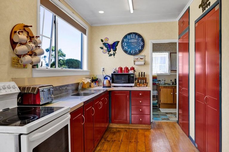 Photo of property in 210 Turuturu Road, Hawera, 4674