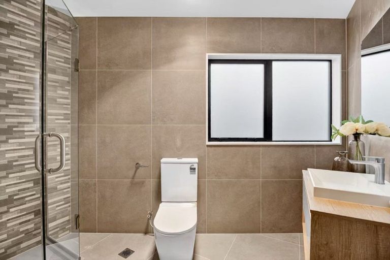Photo of property in 121d Vodanovich Road, Te Atatu South, Auckland, 0610