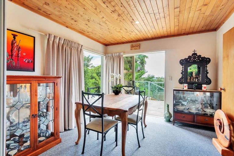 Photo of property in 1/8 Sunset Road, Unsworth Heights, Auckland, 0632