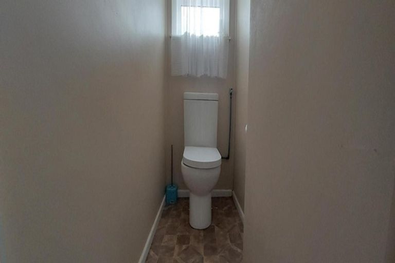 Photo of property in 1/3 Taikata Road, Te Atatu Peninsula, Auckland, 0610