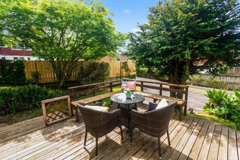 Photo of property in 11 Merchant Avenue, Te Atatu South, Auckland, 0610