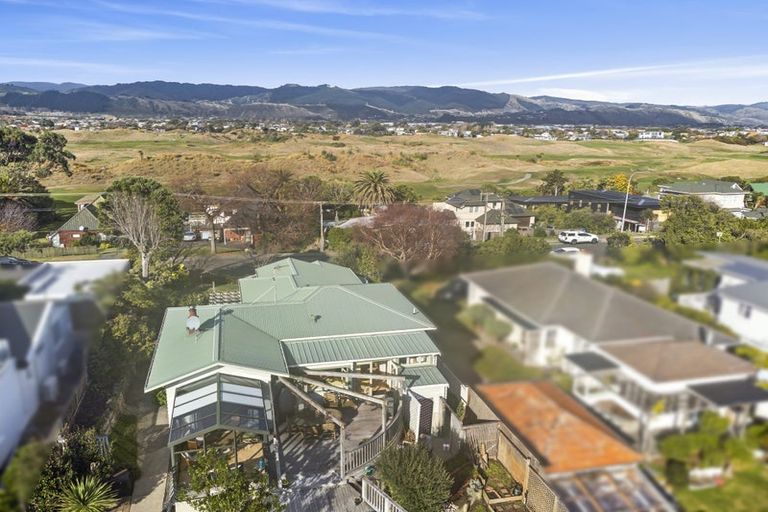 Photo of property in 43 Golf Road, Paraparaumu Beach, Paraparaumu, 5032