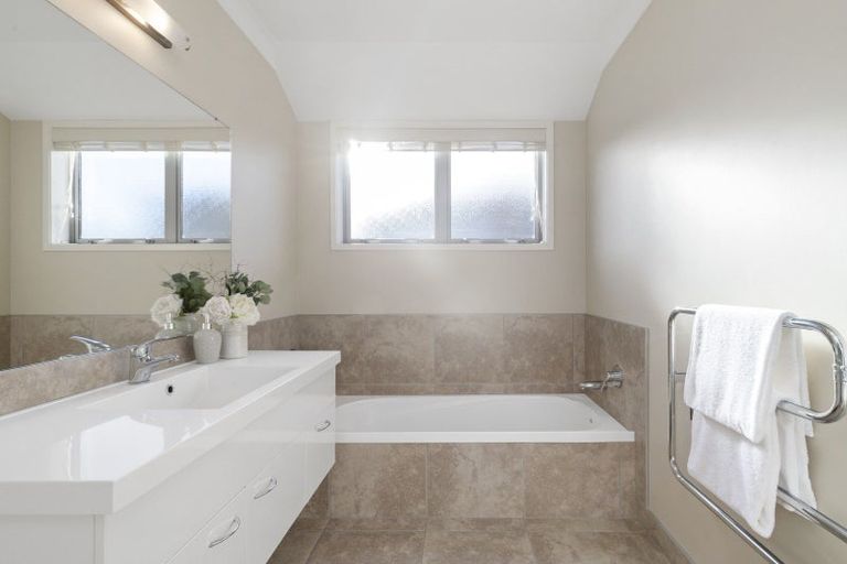 Photo of property in 10 Abby Close, Pukekohe, 2120