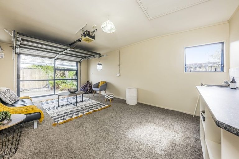 Photo of property in 37 Edmonton Road, Henderson, Auckland, 0612
