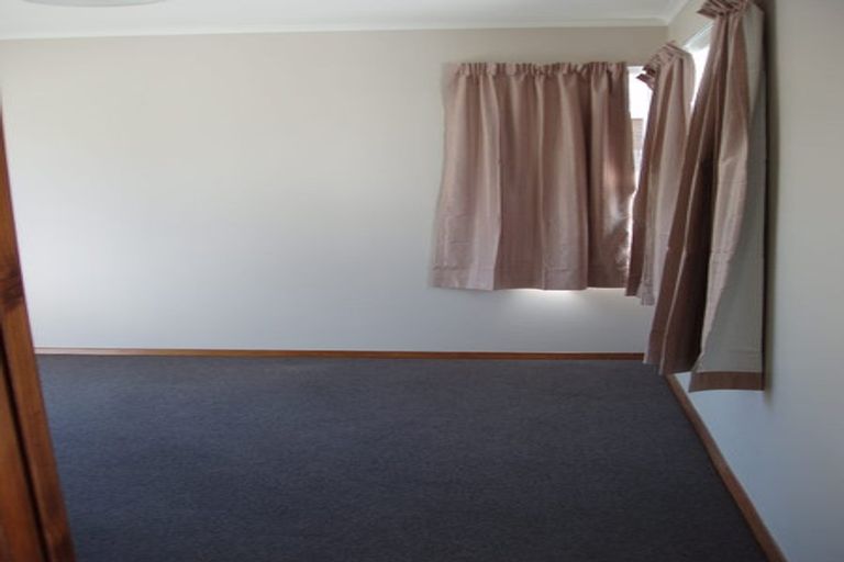 Photo of property in 73 Mills Road, Brooklyn, Wellington, 6021