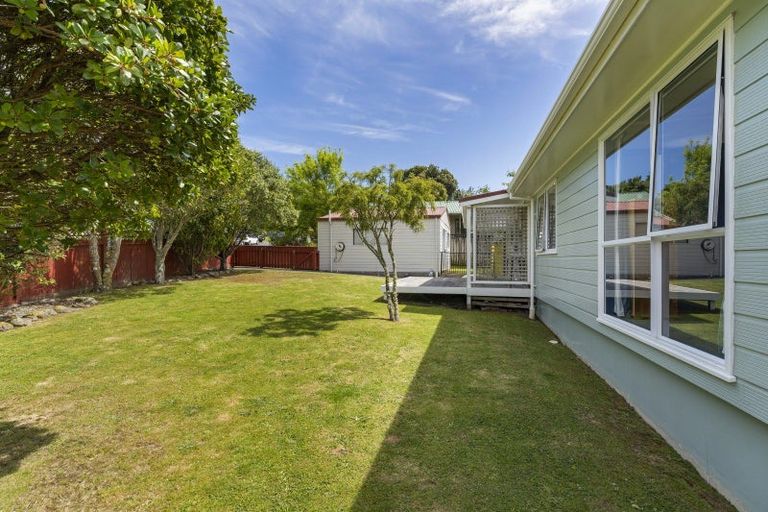 Photo of property in 2 Seagull Place, Whitby, Porirua, 5024