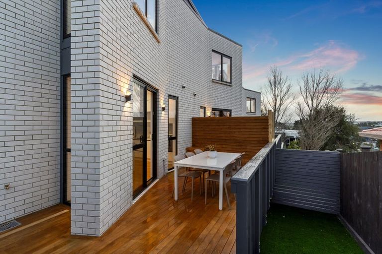 Photo of property in 14 Altair Place, Windsor Park, Auckland, 0632