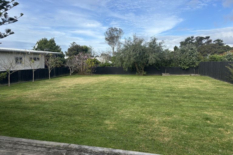 Photo of property in 118 Matipo Road, Te Atatu Peninsula, Auckland, 0610