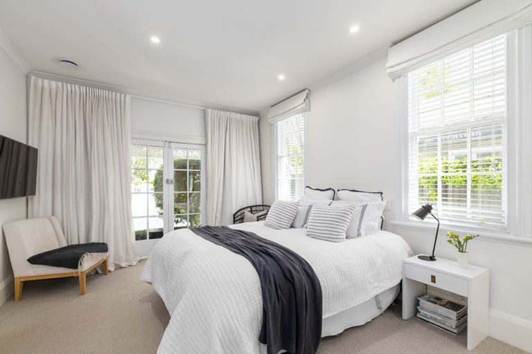 Photo of property in 33 Hawkesbury Avenue, St Albans, Christchurch, 8014