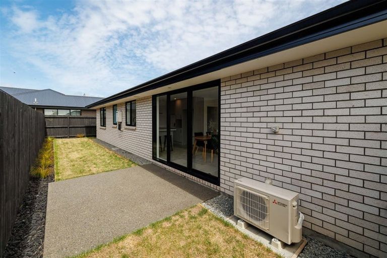 Photo of property in 33 Miromiro Street, Broomfield, Christchurch, 8042
