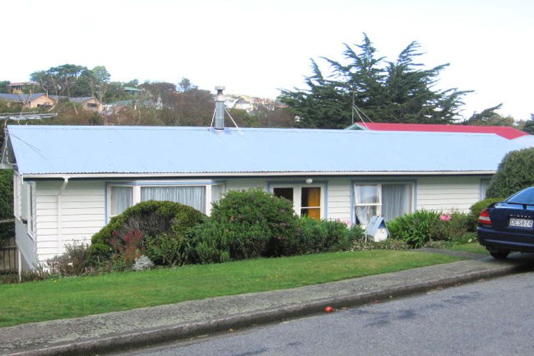 Photo of property in 3 Shrimpton Way, Newlands, Wellington, 6037