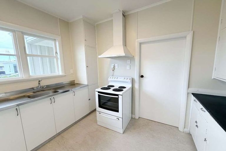 Photo of property in 12 Hardy Street, New Brighton, Christchurch, 8061