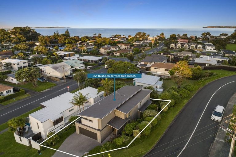 Photo of property in 2a Rushden Terrace, Red Beach, 0932