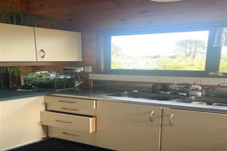 Photo of property in 11 Fitzwater Place, Henderson, Auckland, 0612