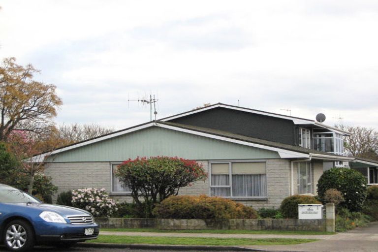Photo of property in 2/20 Te Aute Road, Havelock North, 4130