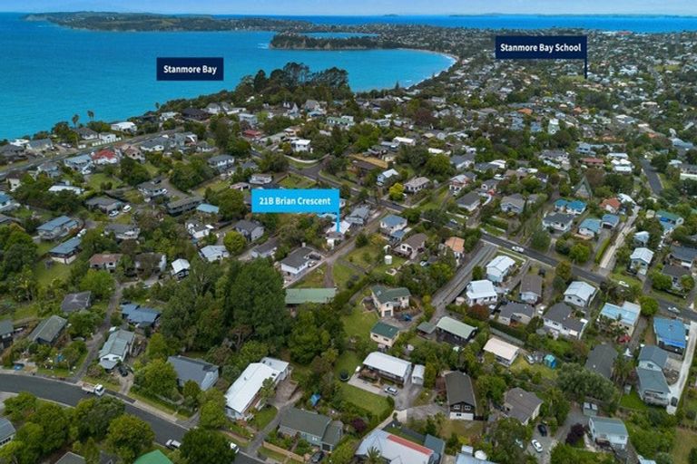 Photo of property in 21b Brian Crescent, Stanmore Bay, Whangaparaoa, 0932