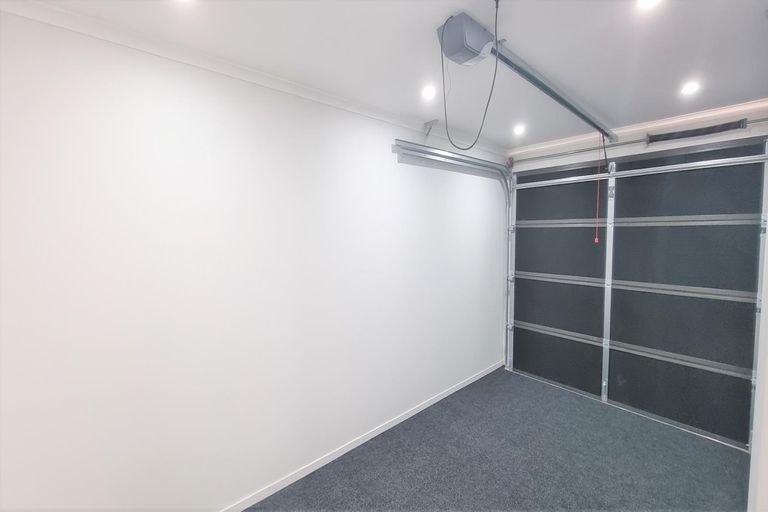 Photo of property in 425f Great South Road, Opaheke, 2113