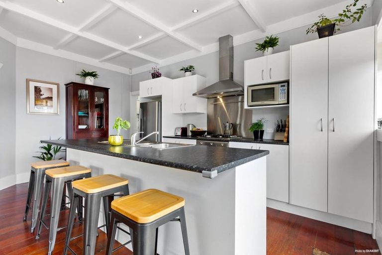 Photo of property in 1a Islington Avenue, New Lynn, Auckland, 0600