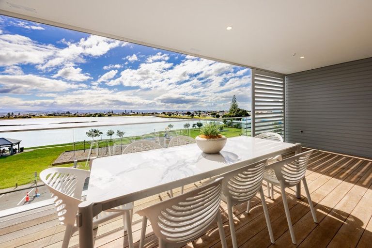 Photo of property in 407/7 Humber Street, Pandora, Napier, 4110