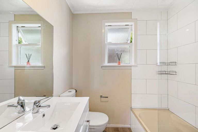 Photo of property in 9 Lewis Place, Highbury, Palmerston North, 4412
