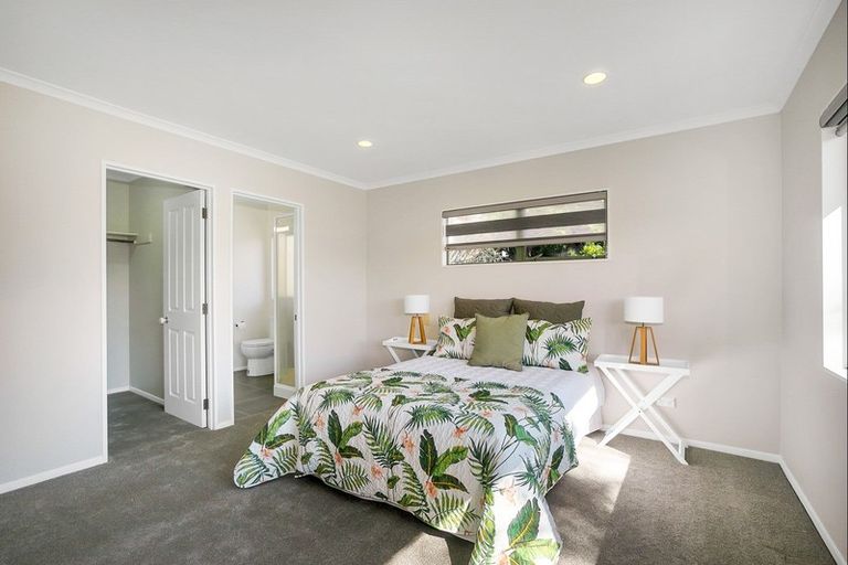 Photo of property in 4 De Havilland Drive, Goodwood Heights, Auckland, 2105