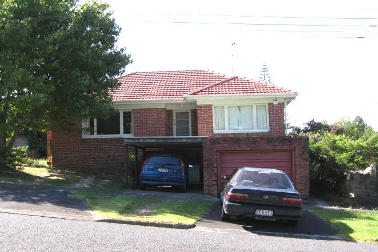 Photo of property in 1/20-22 Waratah Street, Birkenhead, Auckland, 0626