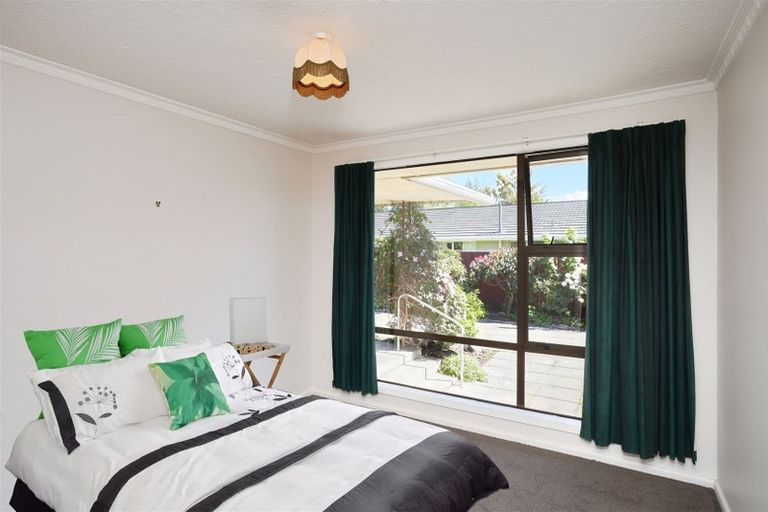 Photo of property in 23 Talltree Avenue, Avonhead, Christchurch, 8042