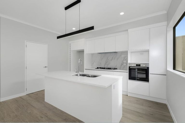 Photo of property in 104 Godfrey Drive, Orewa, 0931