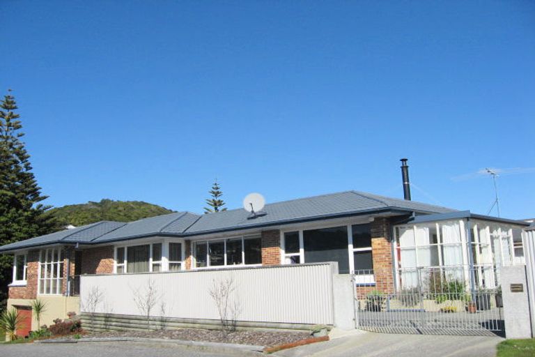 Photo of property in 1 Wilson Crescent, Karoro, Greymouth, 7805