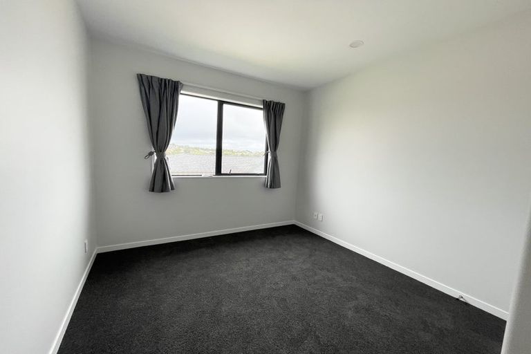 Photo of property in 35 Symes Drive, Red Beach, 0932