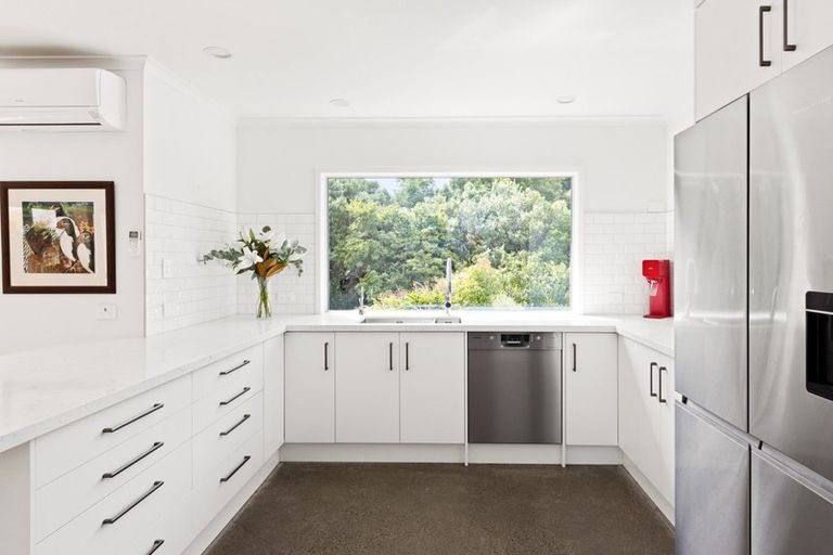 Photo of property in 4 Tauroa Valley, Havelock North, 4130