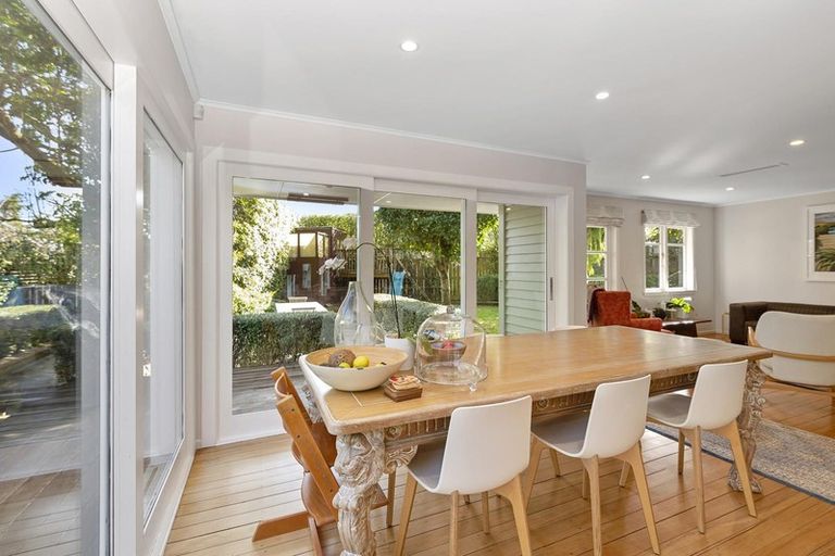 Photo of property in 14 Mayburn Road, Te Atatu Peninsula, Auckland, 0610