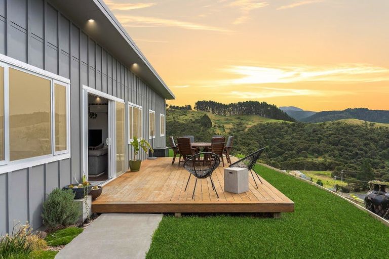 Photo of property in 16 Manatu Close, Whangamata, 3691