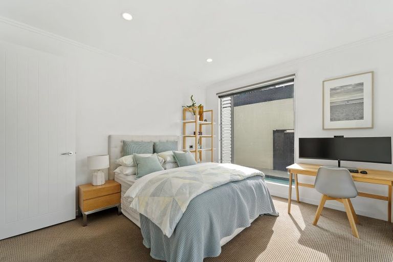 Photo of property in 33a Churchill Road, Murrays Bay, Auckland, 0630