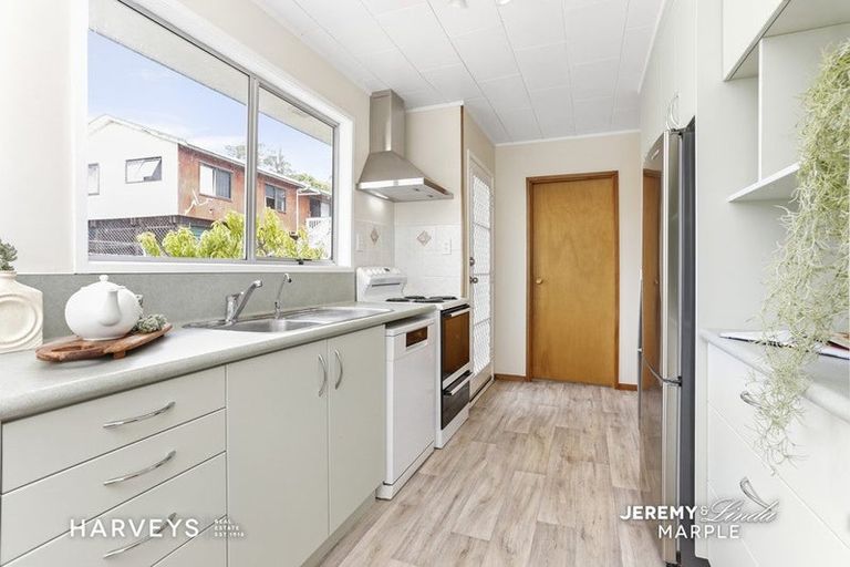 Photo of property in 35 South Lynn Road, Titirangi, Auckland, 0604