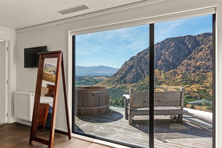 Photo of property in 12 Crow's Nest Road, Arthurs Point, Queenstown, 9371