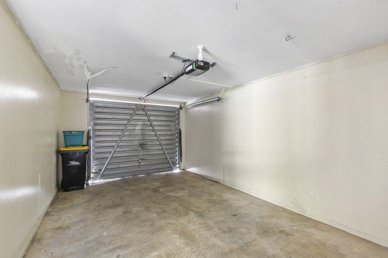 Photo of property in 15f1 Bloomsbury Grove, Newlands, Wellington, 6037