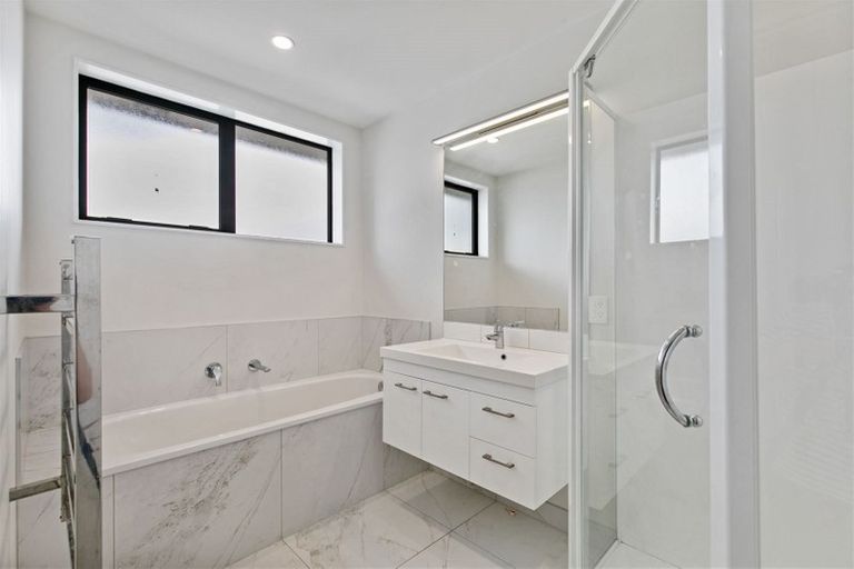 Photo of property in 71a Neil Avenue, Te Atatu Peninsula, Auckland, 0610