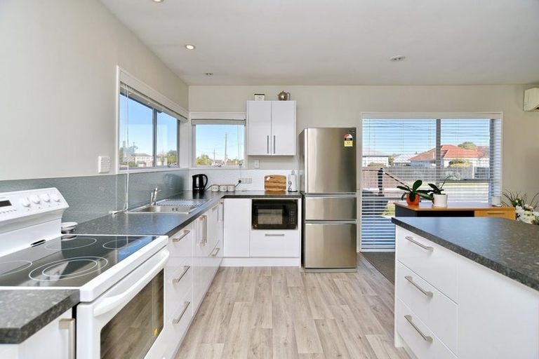 Photo of property in 1/168 Sawyers Arms Road, Bishopdale, Christchurch, 8053