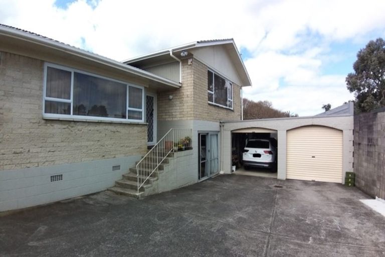 Photo of property in 18 Tupaki Place, Pakuranga Heights, Auckland, 2010