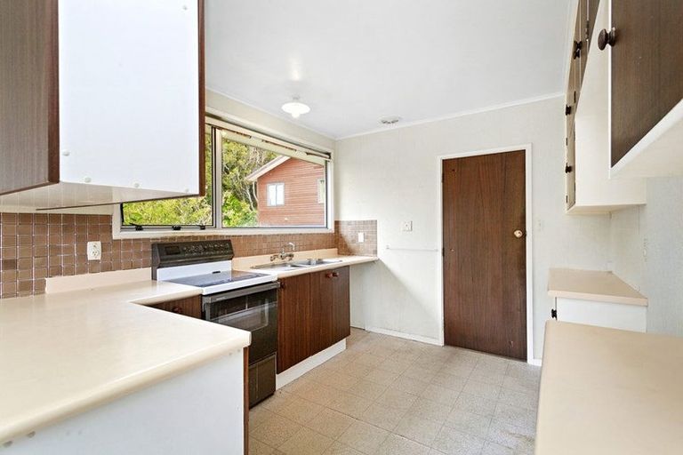 Photo of property in 94 Larsen Crescent, Tawa, Wellington, 5028