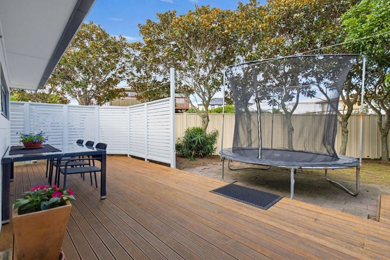 Photo of property in 1/15 Claresholm Place, Mangere Bridge, Auckland, 2022