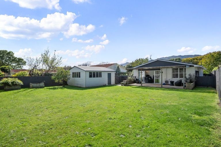 Photo of property in 18 Leybourne Avenue, Waikanae, 5036